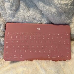 LOGITECH BLUETOOTH WIRELESS MINI KEYBOARD FOR APPLE DEVICES IN PINK